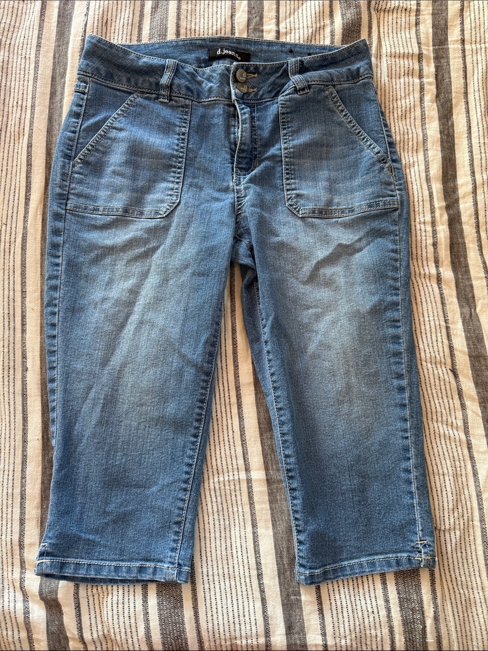 d. jeans Medium Blue Cropped Denim Capris